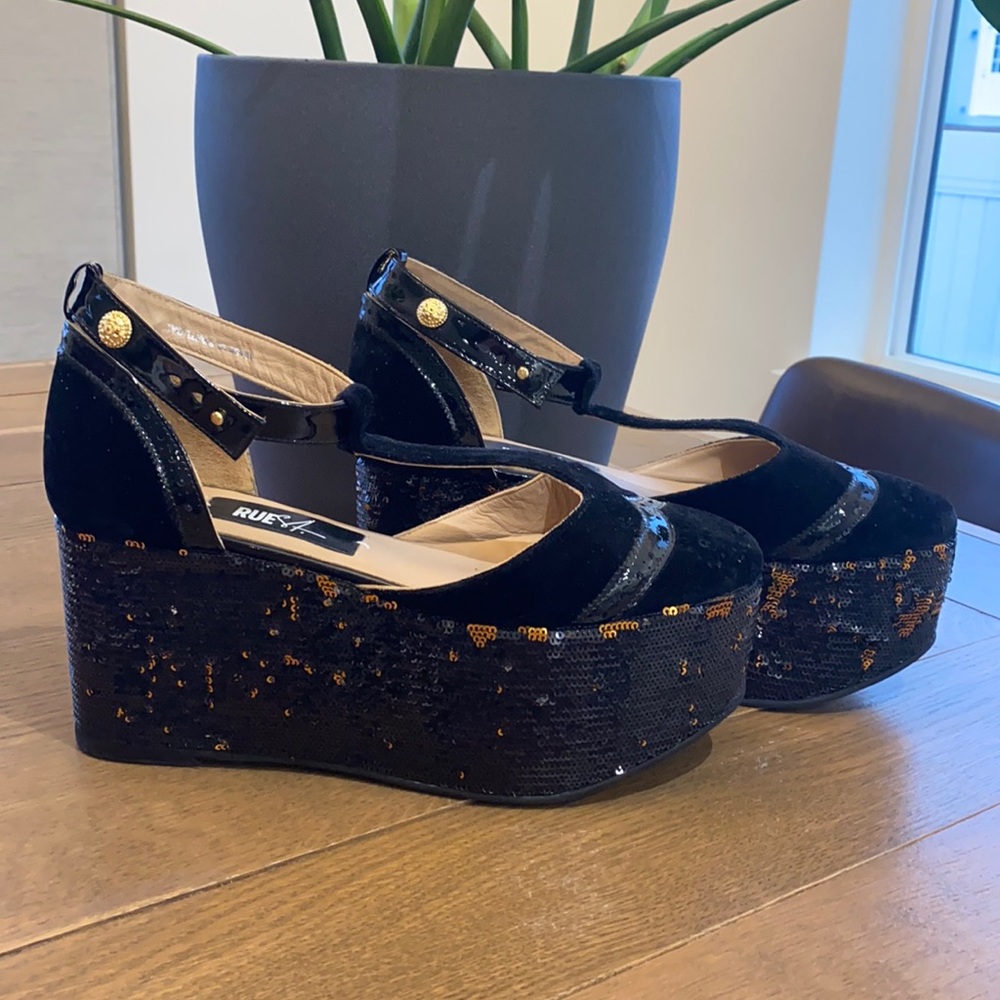 Platform shoes